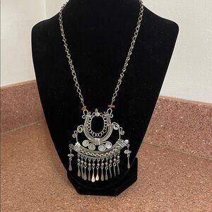 Elegant Silver Necklace with Intricate Design